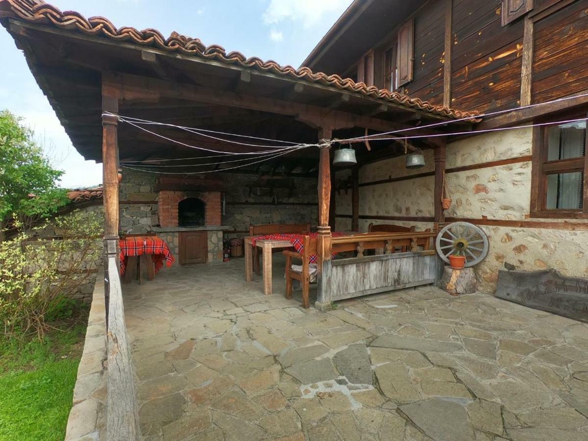 Hadji Neikovi Guest Houses コプリフシティツァ エクステリア 写真